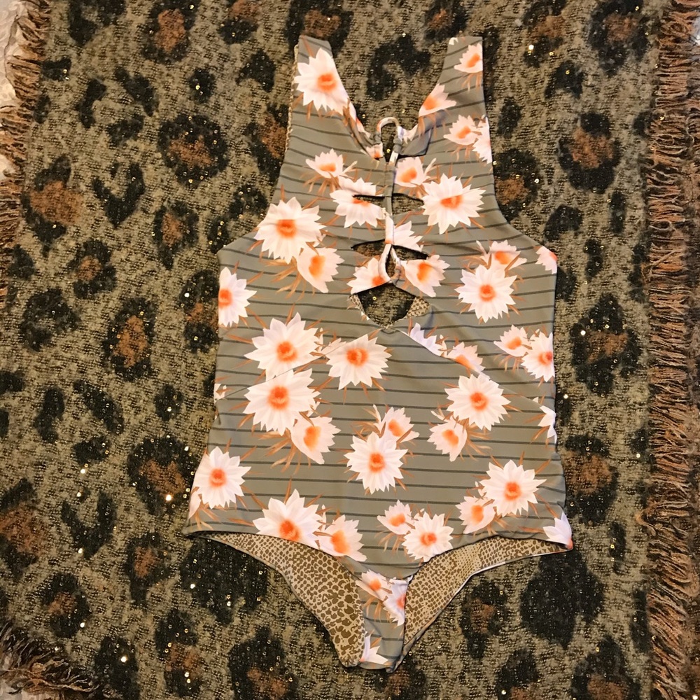 ❌SOLD❌ Acacia Mauka in Dragon Stripe